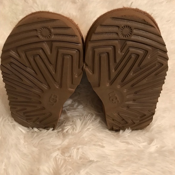 ‼️SOLD‼️Bailey Button II Ugg Boots- 1017400T - Picture 4 of 7